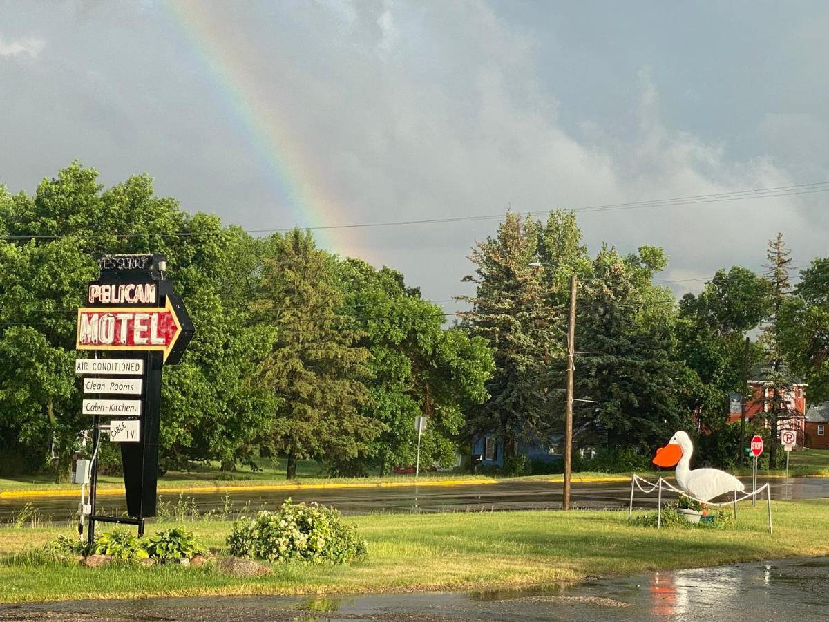 Pelican Motel Pelican Rapids Esterno foto