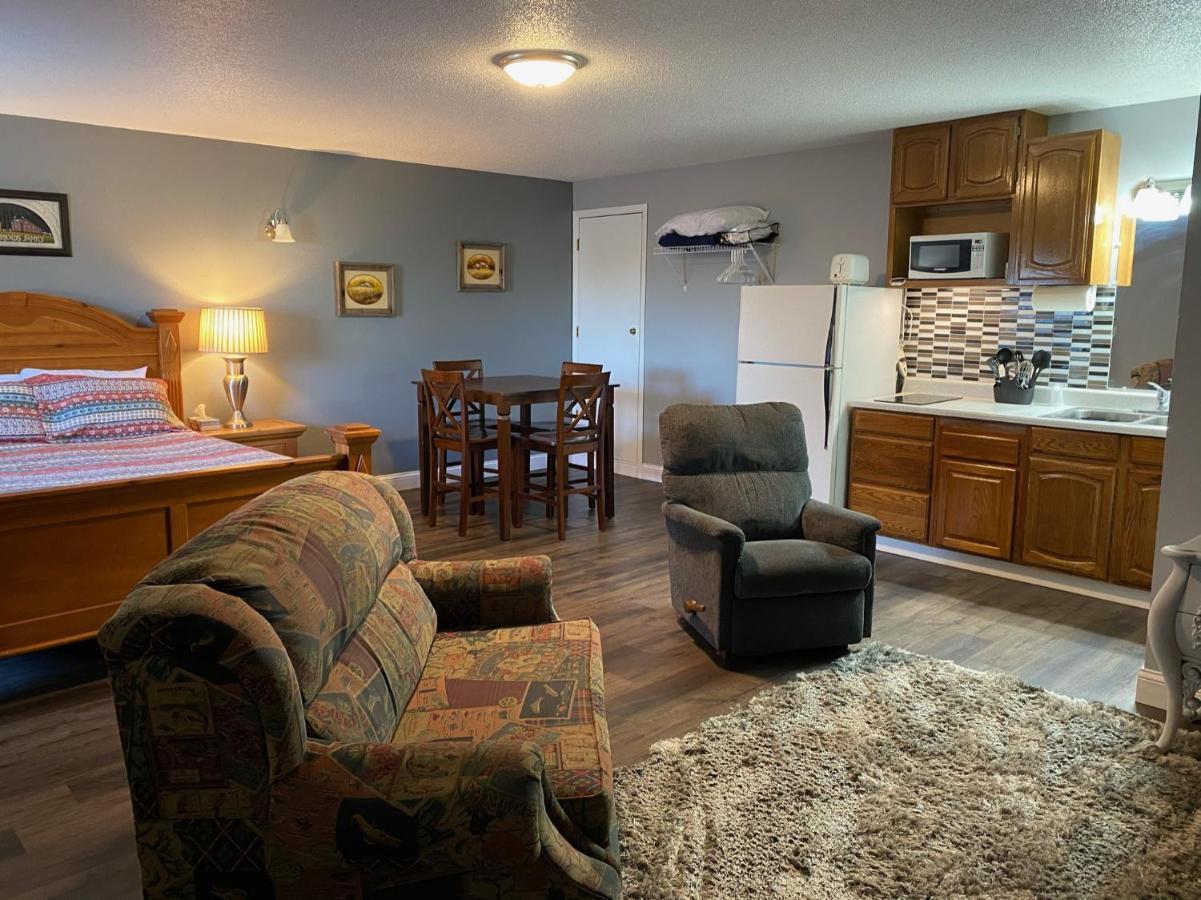 Pelican Motel Pelican Rapids Esterno foto
