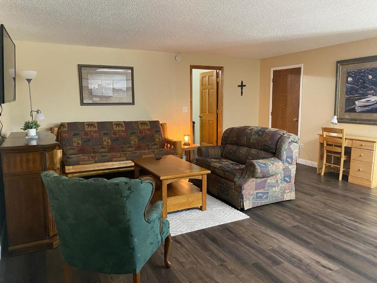 Pelican Motel Pelican Rapids Esterno foto