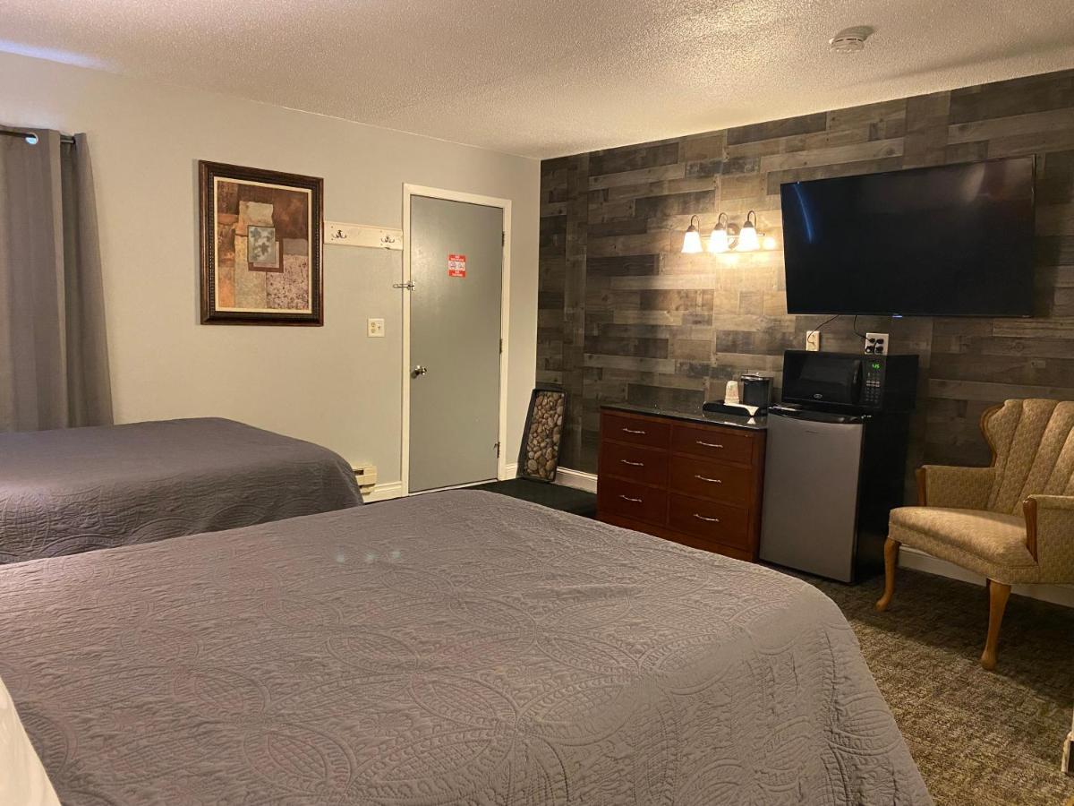 Pelican Motel Pelican Rapids Esterno foto
